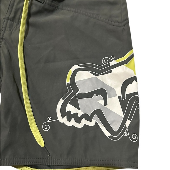 Fox Racing Board shorts, like new, girls sz 5 - Picture 3 of 5